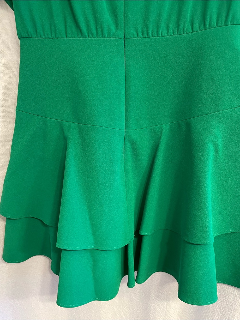 Alice + Olivia “Palmira” Green Tiered Ruffle Mini Dress, size 6 - Picture 8 of 11
